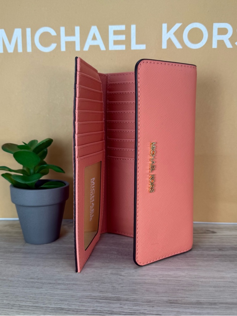 Michael Kors Wallet - Picture 8 of 9